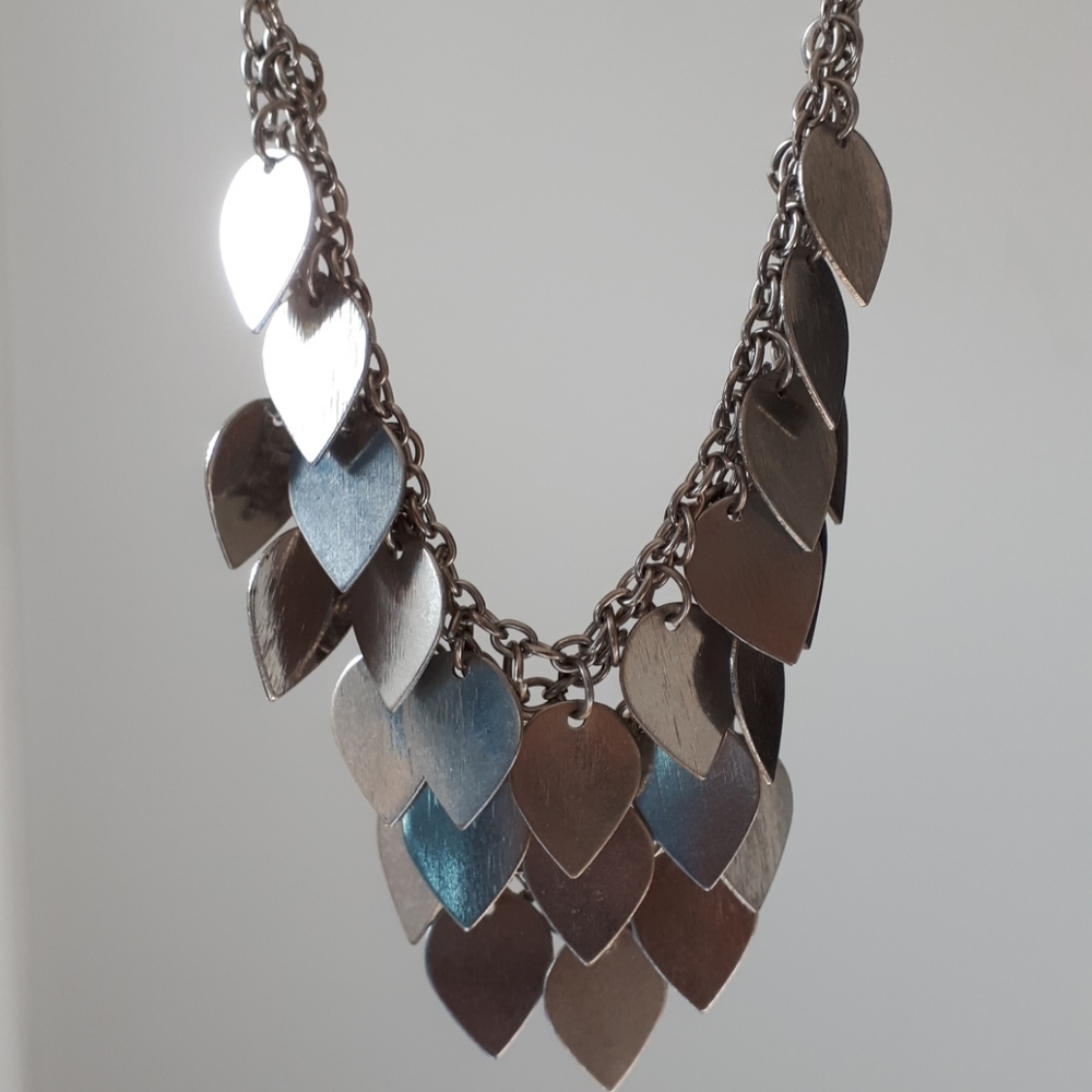 Tiered metal leaves necklace (free with purchase)